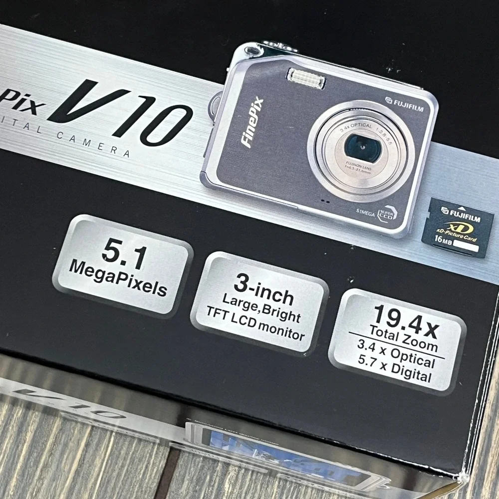Fujifilm FinePix V10 Digital Camera Silver 5.1MP 3in LCD Retro Y2K